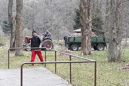 Brigáda - úklid výletiště jaro 20190