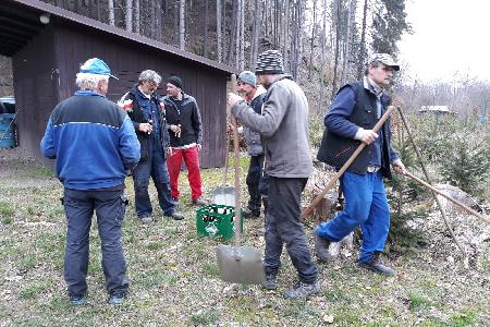 Brigáda - úklid výletiště jaro 20195